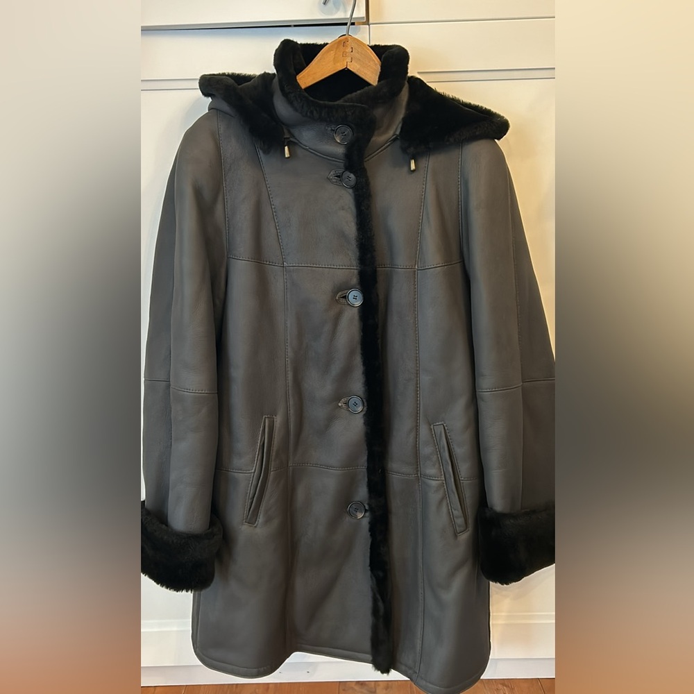 Hide Society Black shearling coat, Hooded Jacket, Size 8